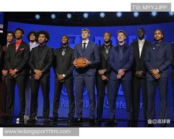 弗拉格谈与浓眉的配合策略努力最大化他的优势与团队融合