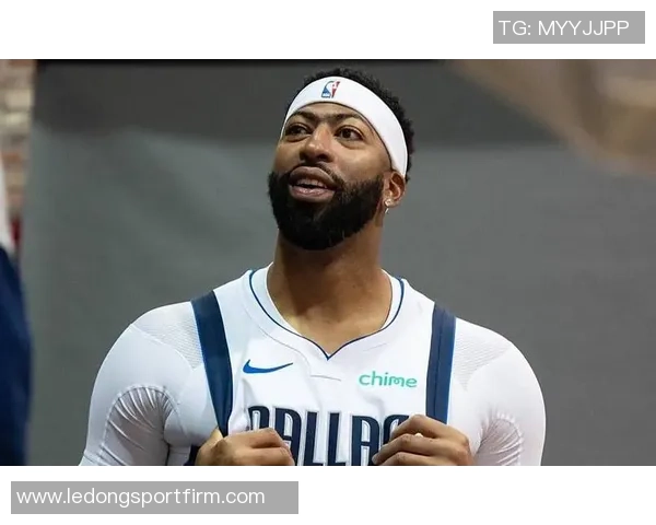 独行侠训练阵容惊艳全场弗拉格华盛顿浓眉莱夫利携手出击